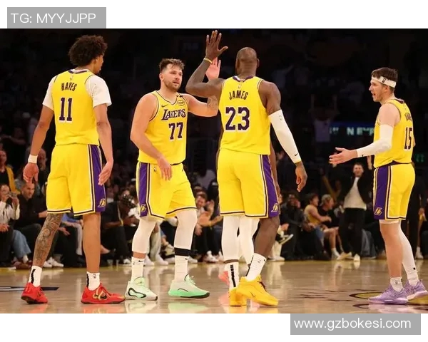 湖人胜灰熊!东契奇42分,里弗斯+3配角齐贡献,艾顿不适海斯奇兵 湖人胜灰熊!东契奇42分,里弗斯+3配角齐贡献,艾顿不适海斯奇兵